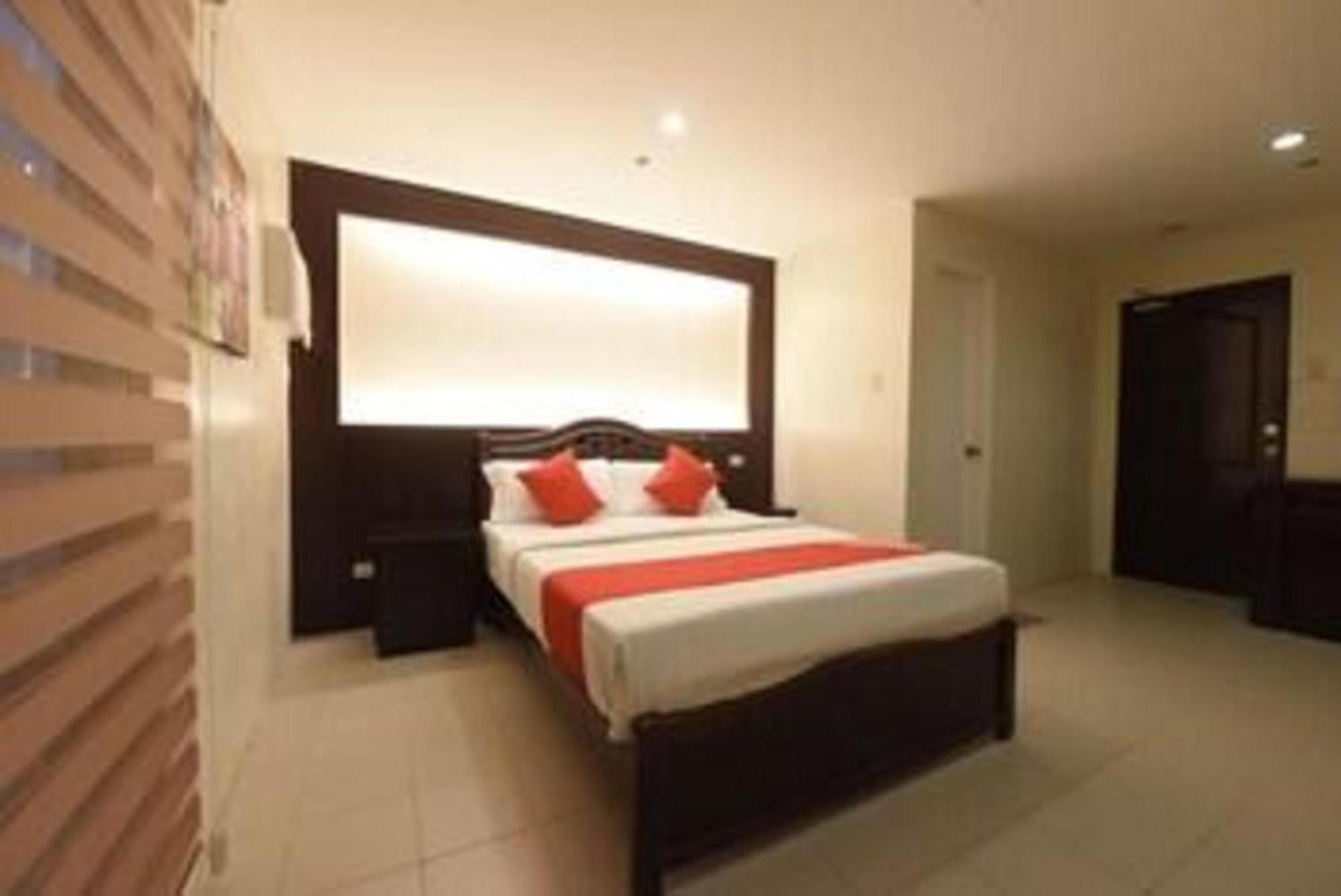 מלון קואזון סיטי Oyo 115 Northridge Mansions מראה חיצוני תמונה
