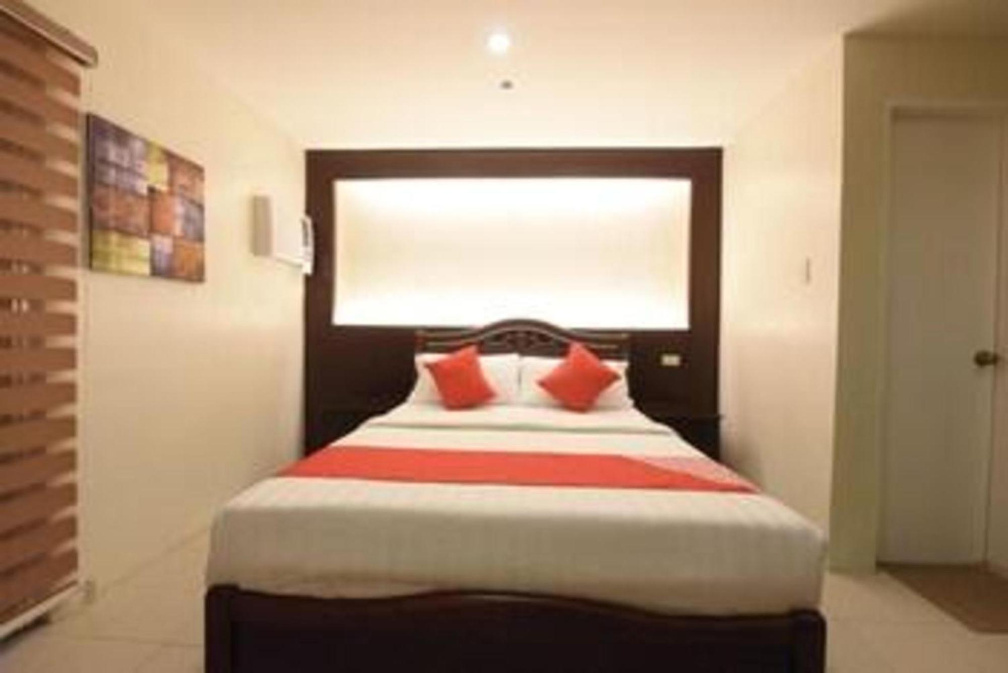 מלון קואזון סיטי Oyo 115 Northridge Mansions מראה חיצוני תמונה